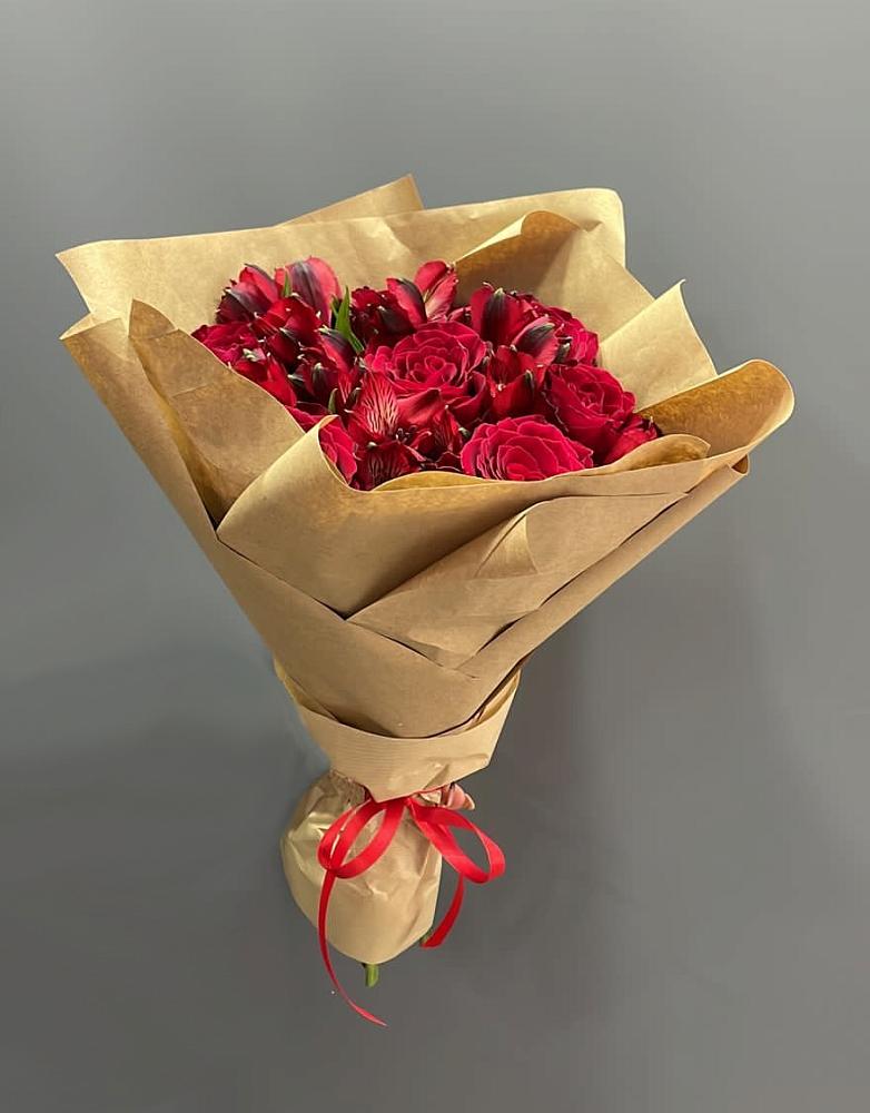 Букет цветов из: Альстромерии и Розы в Шумихе