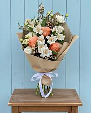 Букет цветов из:  Альстромерии, Лизиантусы, Розы и Хризантемы в Шумихе