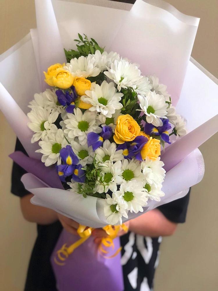 Букет цветов из: Ирисы, Хризантемы и Розы в Шумихе