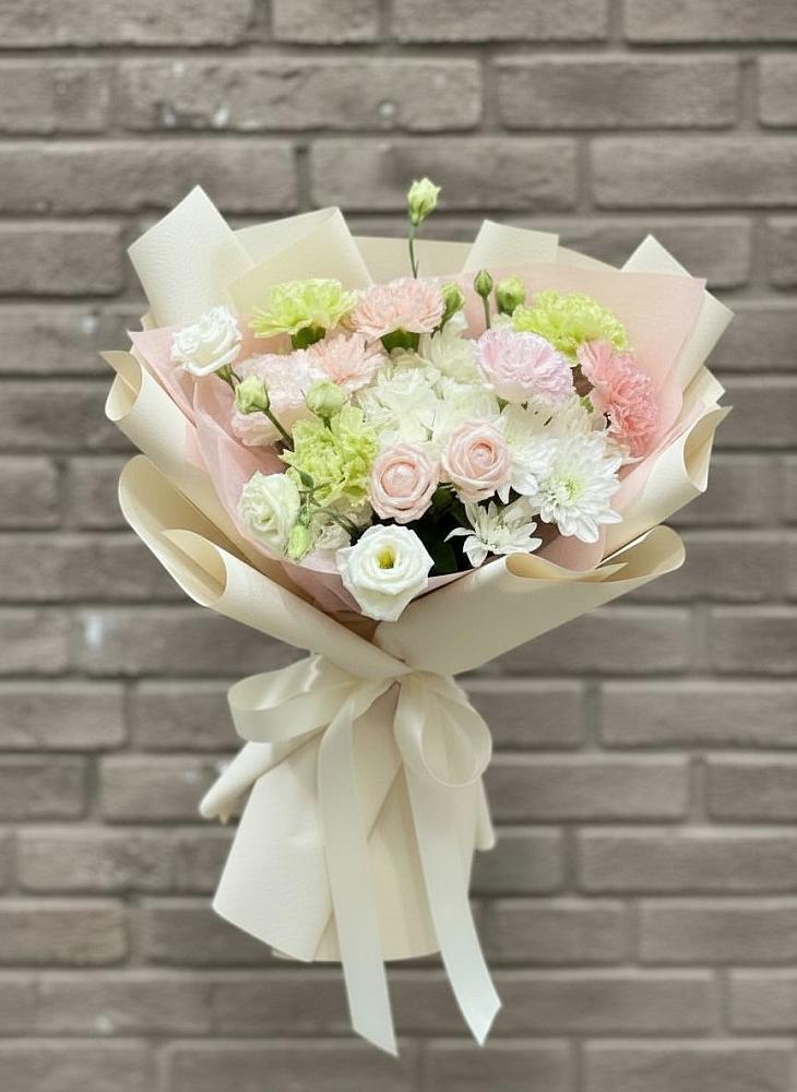 Букет цветов из: Гвоздики, Розы, Лизиантусы и Хризантемы в Шумихе