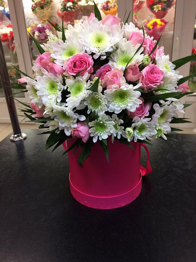 Цветочная композиция из Розы и Хризантемы в шляпной коробке в Шумихе