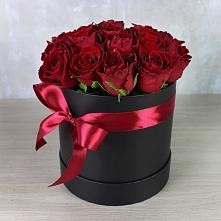 Цветочная композиция из Розы в шляпной коробке в Шумихе